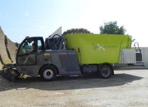 VERTICAL MIXING WAGON / SELF-PROPELLED / SIDE DISCHARGE / 2-AUGER (DOBERMANN EVO)